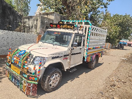 બોલેરો મેક્સી ટ્રેક સાદી ડી આય