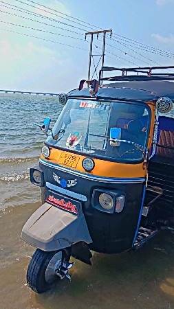 પ્યાગો રીક્ષા વેચાવાની