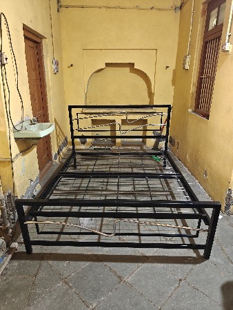 લોખંડ નૌ પલંગ દુરિયન કંપની નૌ