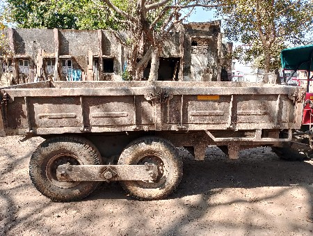 ફોરવીલ ટૌલી વૈચવાની છૈ