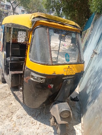 ઓટોરિક્ષા ઓકે છે કાગળિયા ખાલી છે ઓ