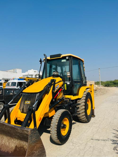 🚜 JCB 3DX👆🏻 ગુજરાત વનઓનર 
📆 મોડલ - 2023 PLUS 
💵 કિંમત - 27.50
📲 - Navnit Bhai Jalu - 9978422265
                                                7575042065