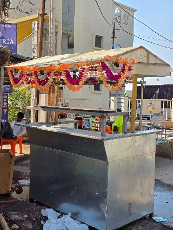 નાસ્તા નુ કાઉટર વેશવાનુ છે