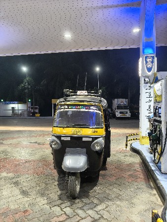 :- અતુલ જેમ પિયાગો વેચવાનો છે.