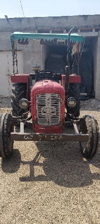 આ ટ્રેક્ટર વેચવાનું છે.