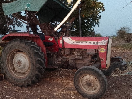 ટ્રેકટરવેચવાનુછે