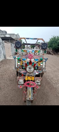 ચિરાગ કંપનીની રીક્ષા વેચવાની છે