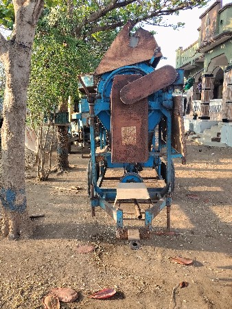 ચકરી વેચવાની છે