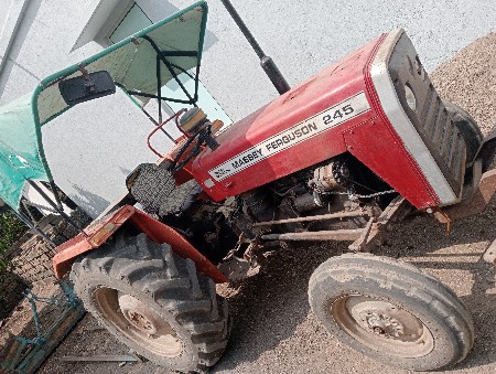 ટ્રેક્ટર વેચવાનું છે