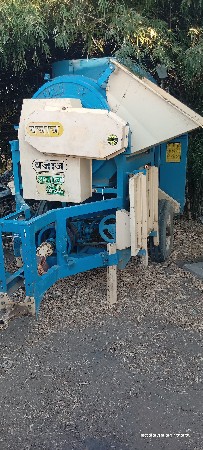 બજાજ નું થ્રેસર વેચવાનું છે.