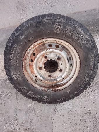 બોલેરો મેક્સી ટ્રક ટાયર