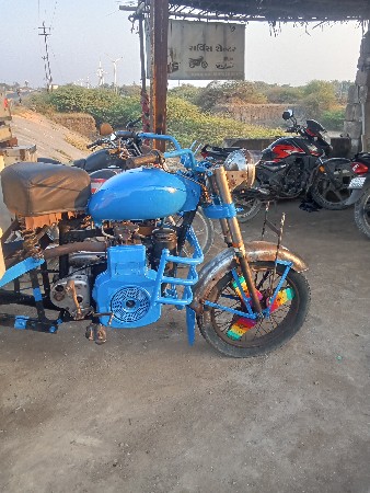 રિક્ષા વેચવાની છે‌ 7.5 ની‌‌.  કિંમત