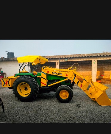 લોડર વેચવાનુ છે