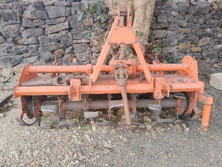 રોટાવેટર વેચવાનું છે.