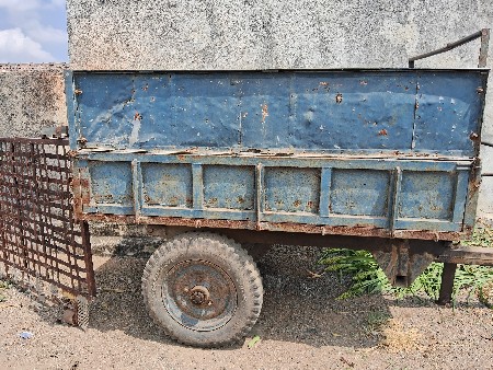 મીની ટ્રેક્ટરની ટોલી વેચવાની છે