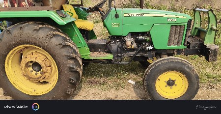 જોનડીયર jhon deeyr 5204 બ્લેક બોડી