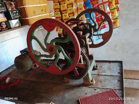 ચીચોડો.મોટર.ટેબલસાથે