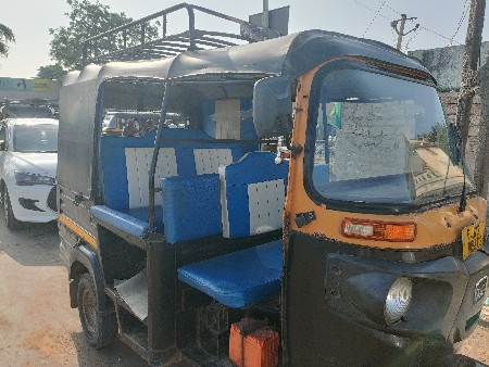 Bajaj maxma