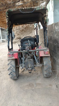 ટેકટર વેચવાનુ છે