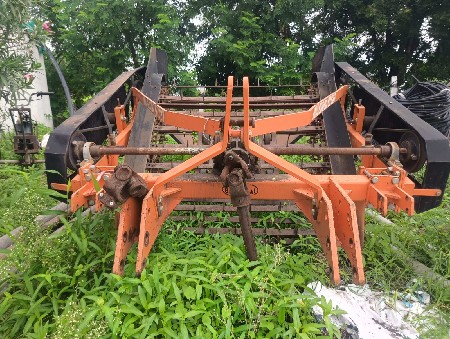 ડિગર મશીન વેચવાનુ છે