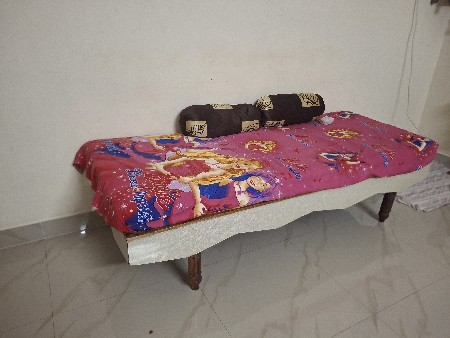 લાકડાની સેટી અને ગદલું