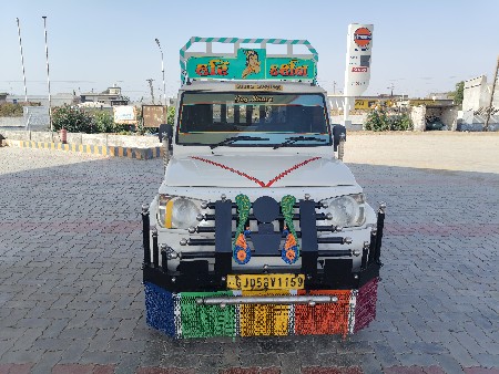 બોલેરો સાદી ગાડી