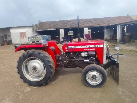 1035 di Massey Ferguson