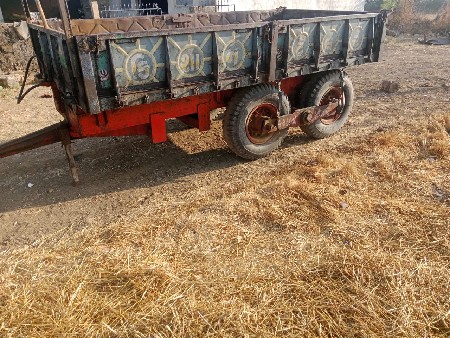 કિસાન કંપનીનું ફોરવીલ ટેલર વેચવાનું