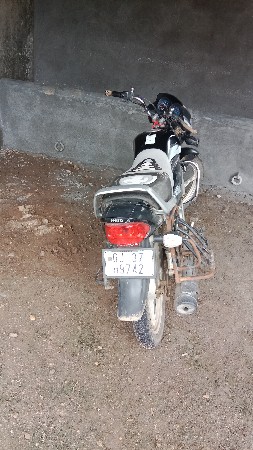 ડીલકસ વેચવાની છે