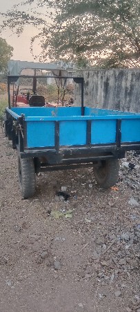 ટ્રેક્ટર વેચવાનું છે