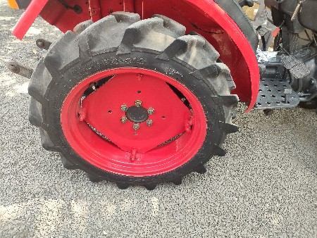 tractor jivo225
