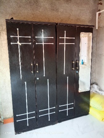 આ કબાટ વેચવા નો છે