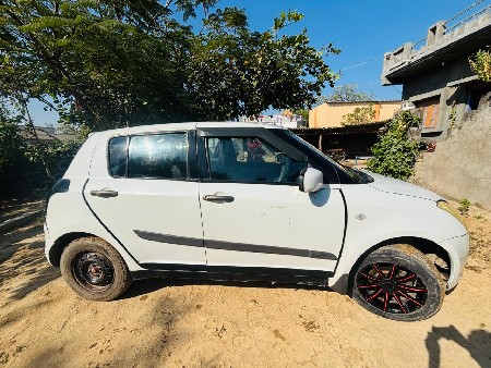 ગાડી વેચવાની છે