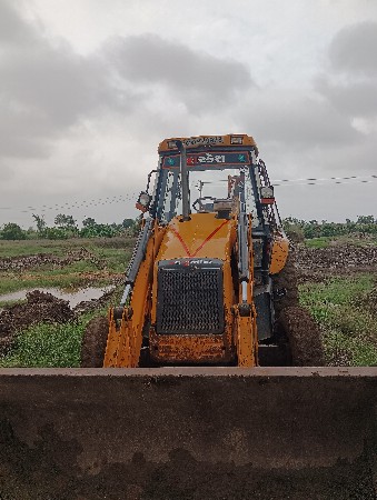 JCB 3DX