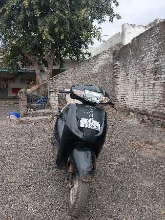 ટુ વ્હીલ (એક્ટિવા) વેચવાનું છે.