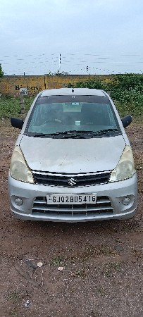 ફોર વ્હીલ ગાડી વેચવાની છે