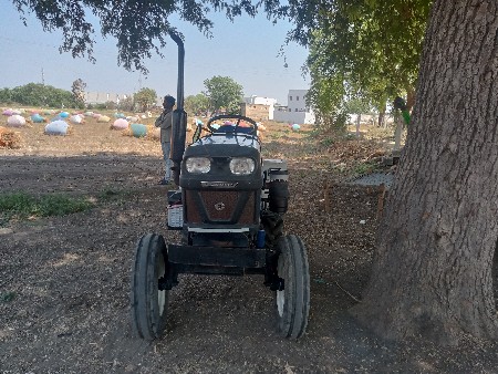 મીની ટ્રેક્ટર વેચવાનું છે.