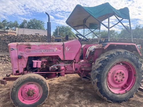 ટ્રેક્ટર વેચવાનું છે