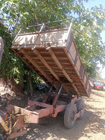 કિસાન કંપનીનું ફોરવીલ ટેલર વેચવાનું