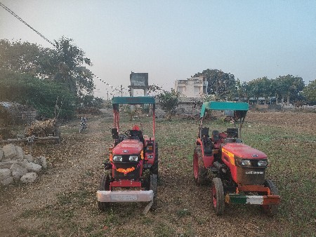 ટ્રેક્ટર વેચવાનું છે
