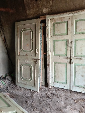 લાકડાના બારી બારણા