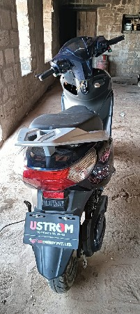 આ સ્કૂટી બેસવાની છે