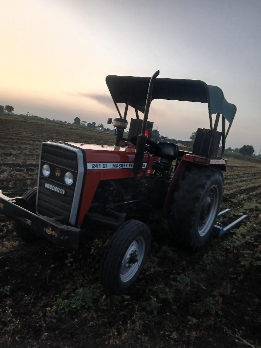 ટ્રેક્ટર વેચવાનુ છે