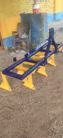 ખેત ઓજાર બનાવનાર