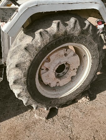 મોટા ટ્રેકટર ના ટાયર