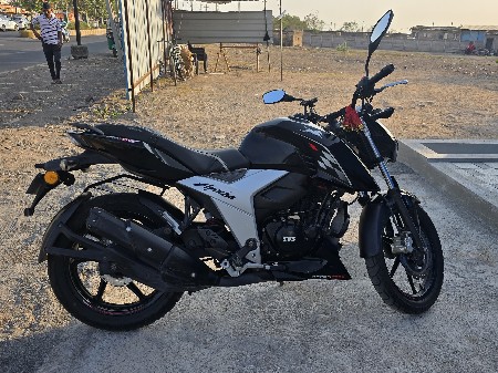 Apache RTR 160 4v