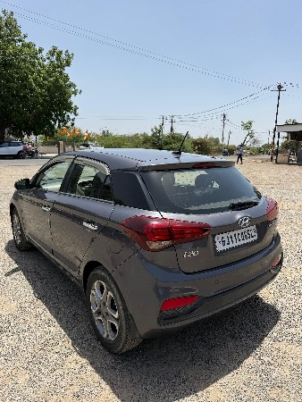 ગાડી વેચવાની છે