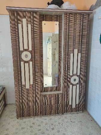 કબાટ. પલંગ. ગાદલું