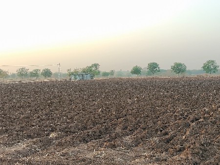 જમીન વેચવાની છે