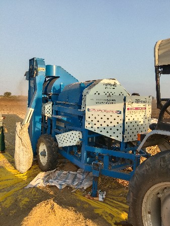 ટ્રેક્ટર અને ફૂકણી વેશવાના છે